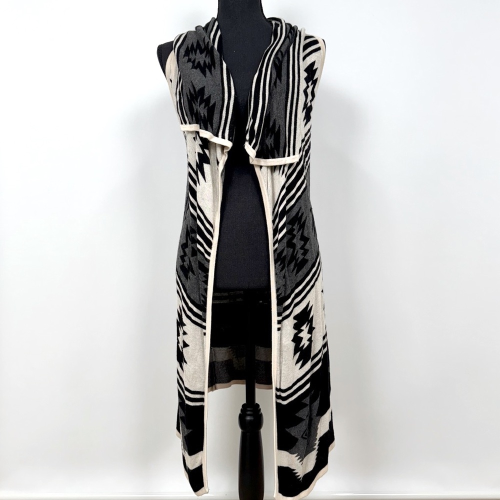 Black and Cream Sleeveless Cardigan with Geometric Pattern